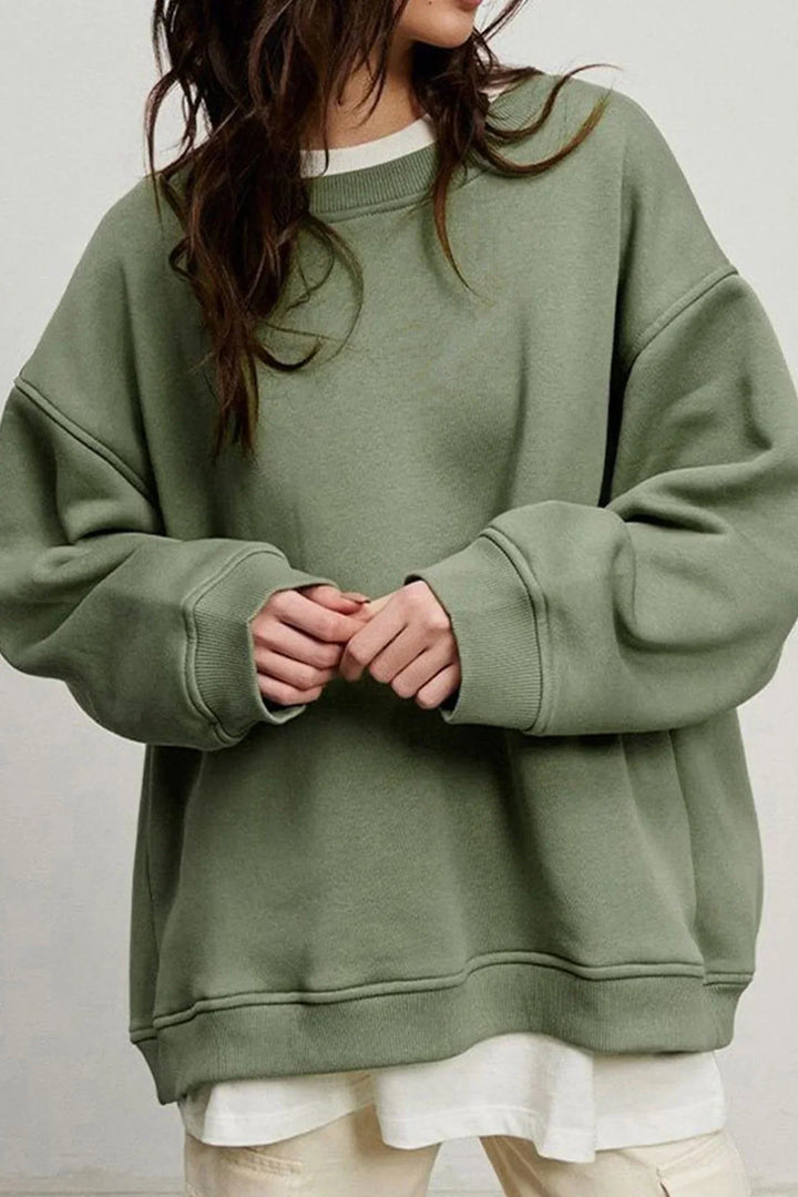 Relaxed fit women's oversized sweatshirt, versatile round neck casual top, an everyday essential.
