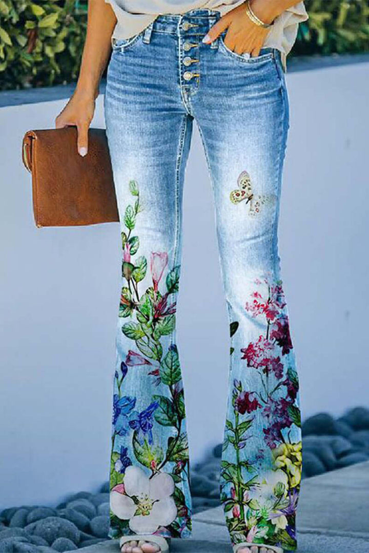 Casual fashion women's jeans: blue denim with beautiful floral embroidery and a regular fit.
