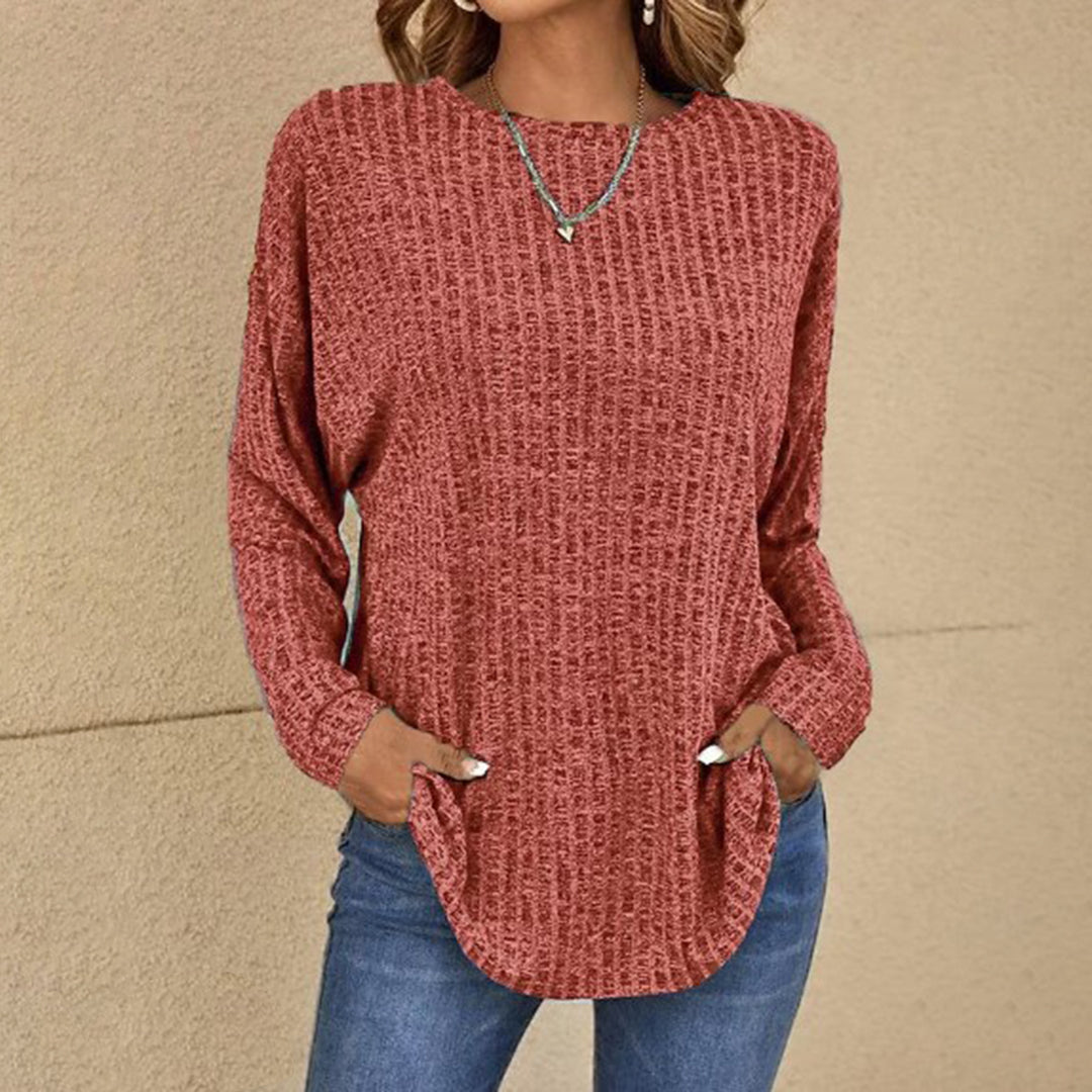 Chic women's relaxed fit long sleeve jumper, a versatile crew neck sweater for autumn & winter fashion.