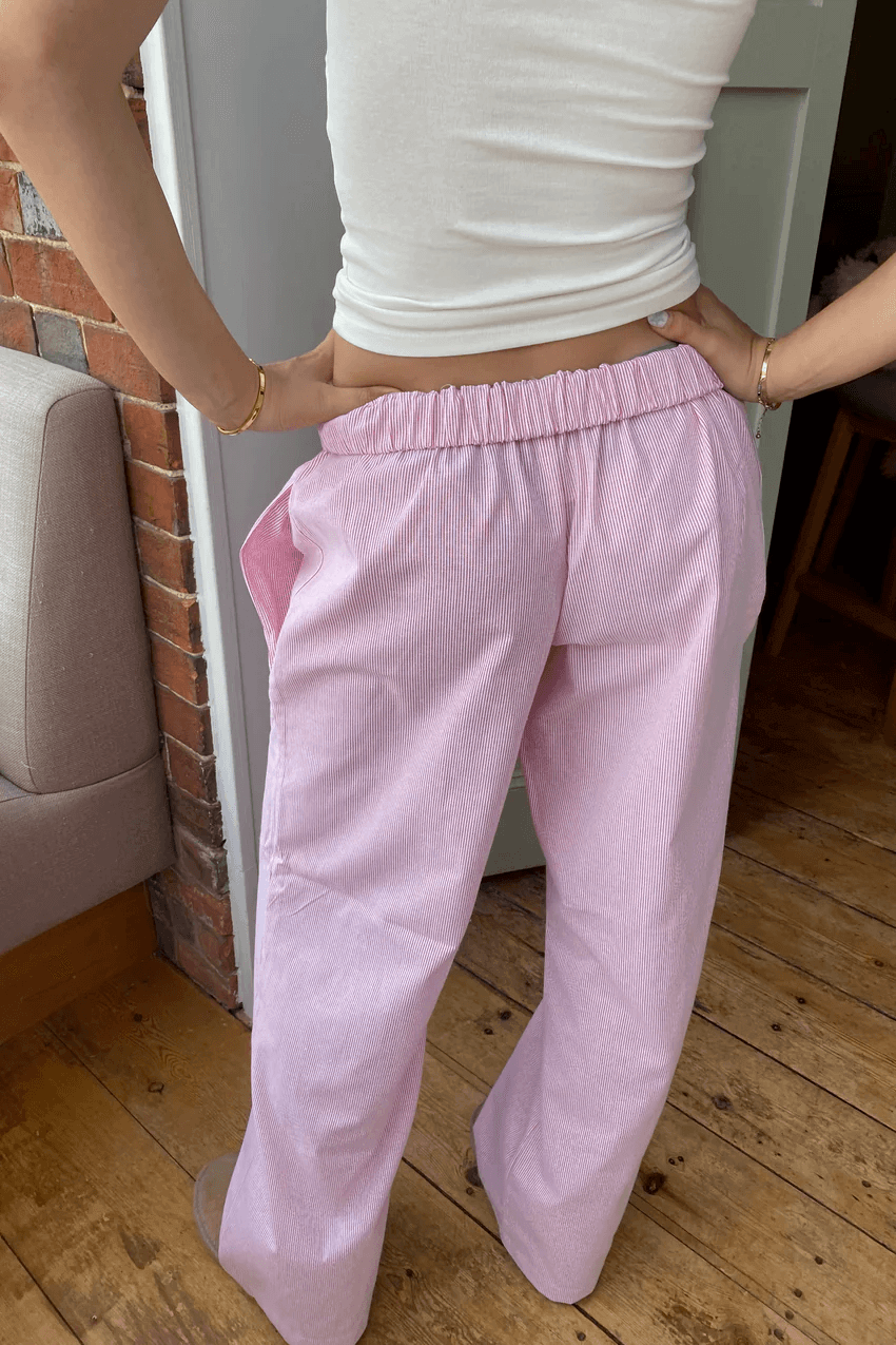 Casual women's lounge pants, relaxed fit for ultimate comfort during leisure time or as sleepwear.