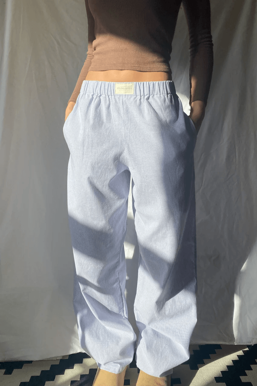 Women's relaxed lounge trousers, elastic waist, soft & comfortable for ultimate relaxation.