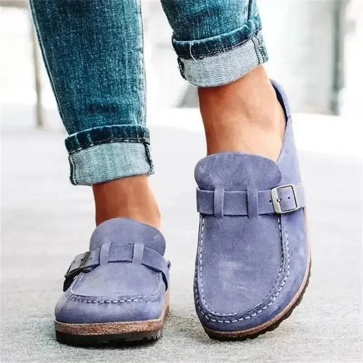 Effortless women's retro buckle flat mules. Versatile slip-on casual shoes for trendy everyday spring and autumn wear.