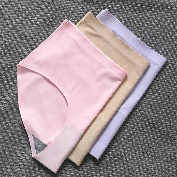 No-show seamless high-waist women's panties, perfect for an invisible look under clothing. Stretchy & soft.