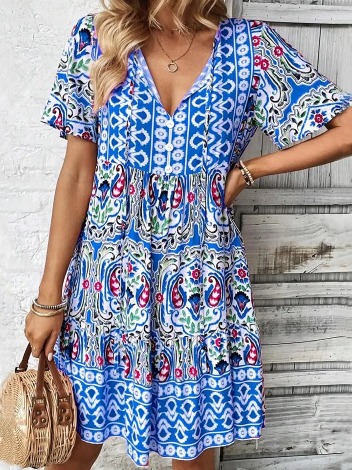 Casual women's mini dress, short sleeves, perfect for summer. Stylish and comfortable for any occasion.