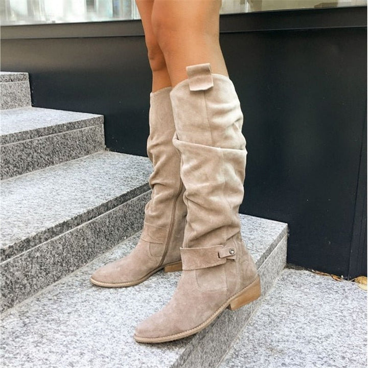 Women's versatile flat knee-high boots, perfect for fall & winter everyday chic.