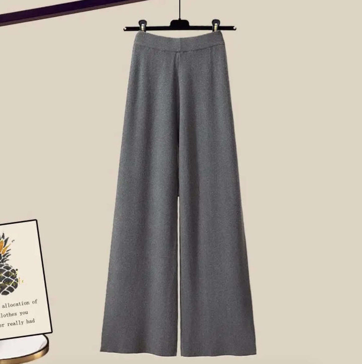Spring fashion ladies' vintage three-piece set; cozy top, button-up shirt & comfortable wide-leg pants.
