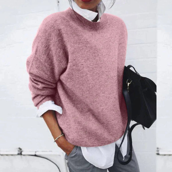 "Women's casual knit cashmere sweater in khaki with long sleeves and a solid pattern, ideal for cool autumn days."