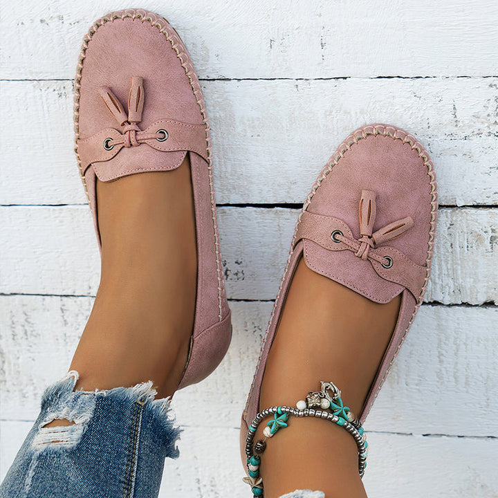 "Women's classic bow loafers in soft suede, stylish flat slip-ons with elegant bow accent, ideal for any occasion."