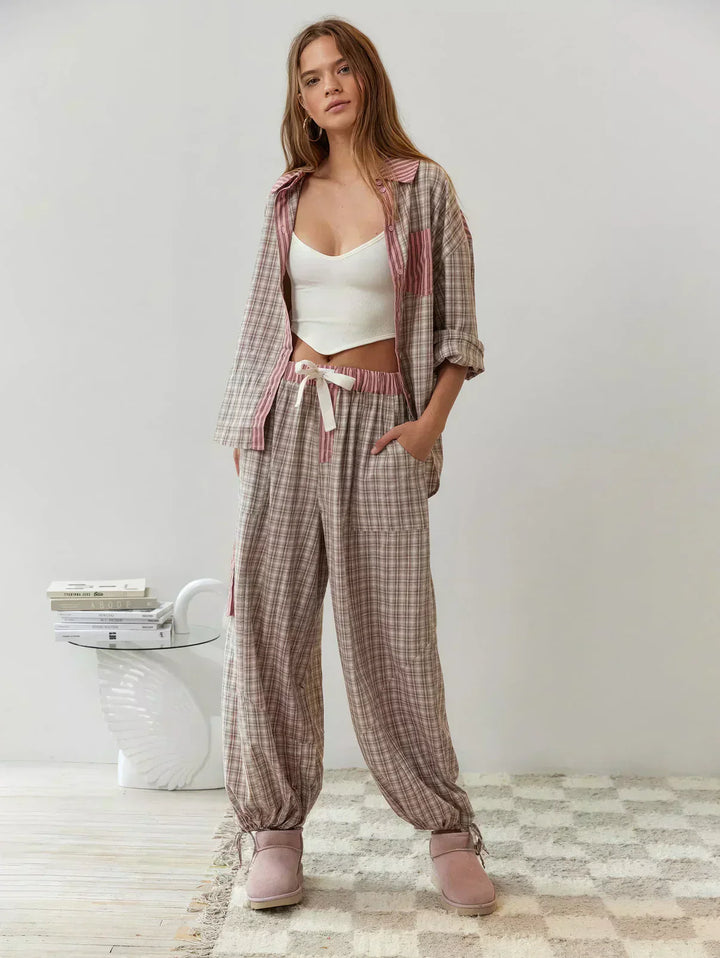 "Women's pink pajama set with elegant details, luxurious softness, and a relaxed fit, perfect for sleep and lounge."